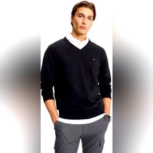 Men's Large Tommy Hilfiger V-Neck black Sweater